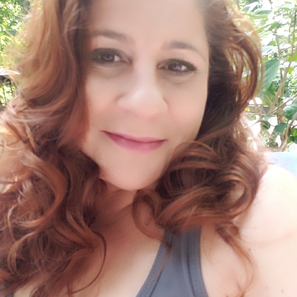 Meet your Posher, Katie - Picture 1 of 2